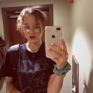 Meet your Posher, Mia